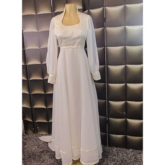 Vintage wedding gown - Picture 1 of 5